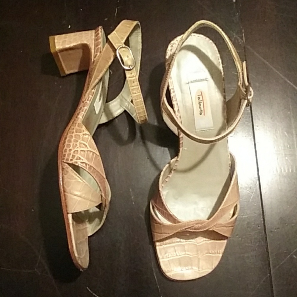 Womens shoes/heeis